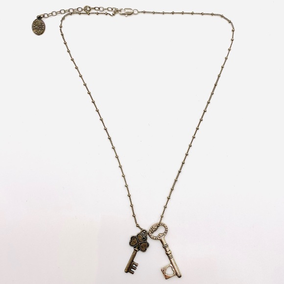 VINTAGE Anne Koplik • Silvertone Key Charm Chain Necklace OS - Picture 3 of 15